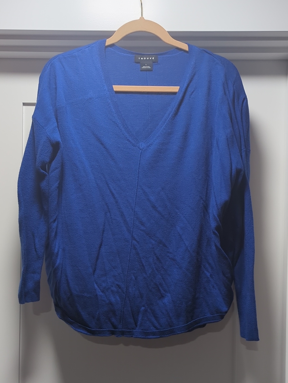 Trouve V-Neck Sweater in Royal Blue